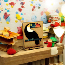Afbeelding in Gallery-weergave laden, Tucan Rainbow Pop-up Art
