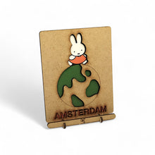Afbeelding in Gallery-weergave laden, Miffy on the globe Amsterdam Pop-up Art