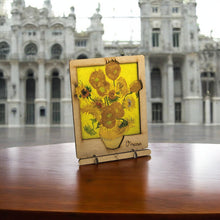 Afbeelding in Gallery-weergave laden, Van Gogh Zonnebloemen pop-up kaart met gerecyclede kraft envelop – KOMONI