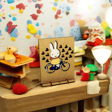 Afbeelding in Gallery-weergave laden, Miffy by Bike Pop-up Art