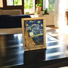 Afbeelding in Gallery-weergave laden, Starry Night pop-up kunstkaart met sterren van Van Gogh rechtopstaand
