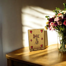 Load image into Gallery viewer, Romantische pop-up art kaart Love Is All inclusief kraft envelop voor valentijnsdag
